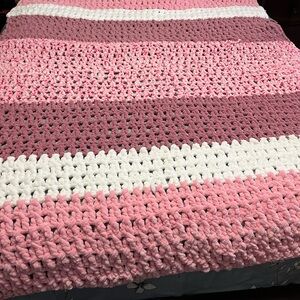 Cozy Pink and White Knitted Throw Blanket size: full diff. Colors and size